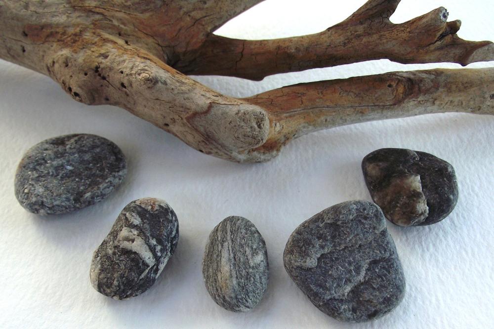 Smooth rocks.5 Great pebbles for your collection by Oceangifts